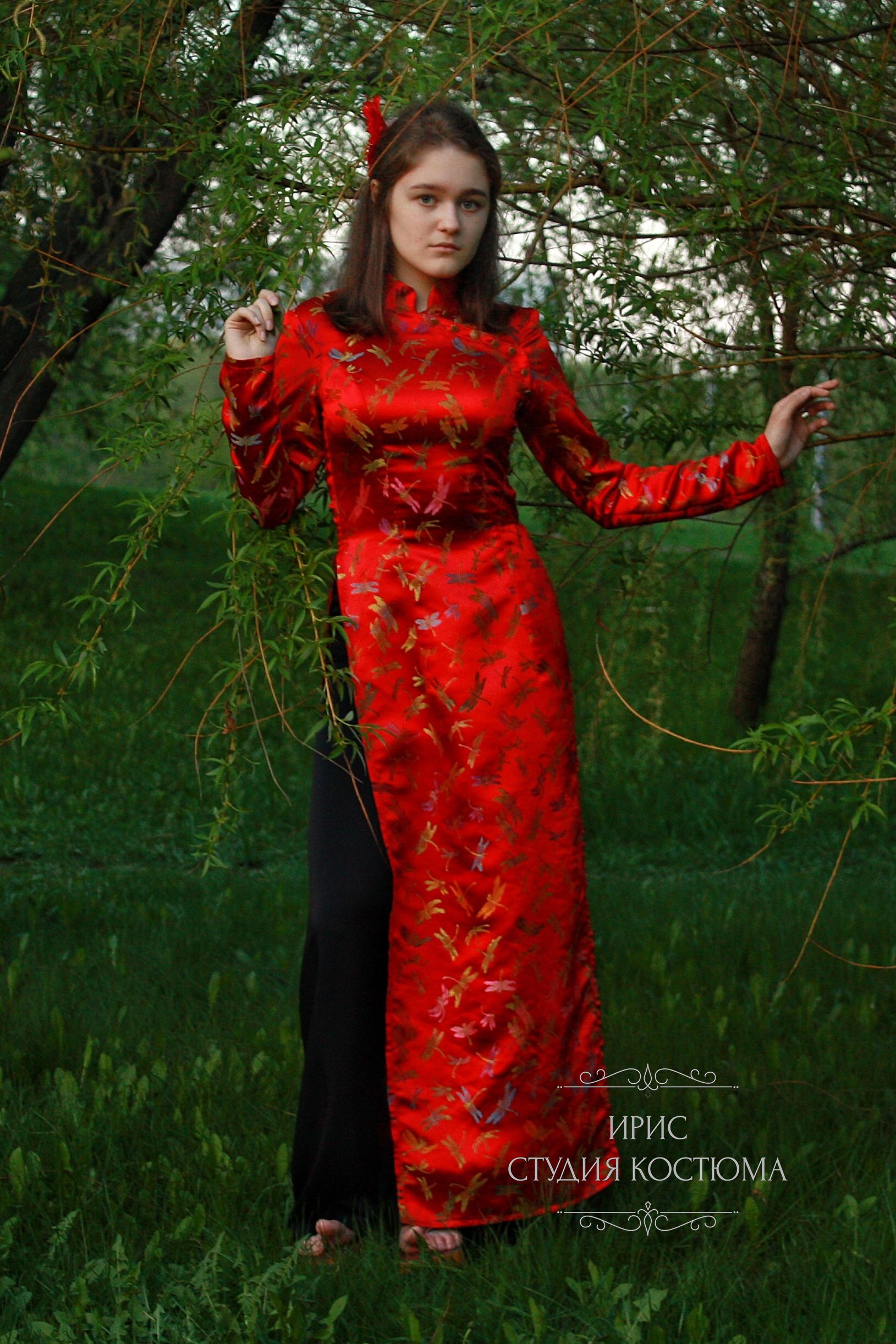 Вьетнамское платье красное
