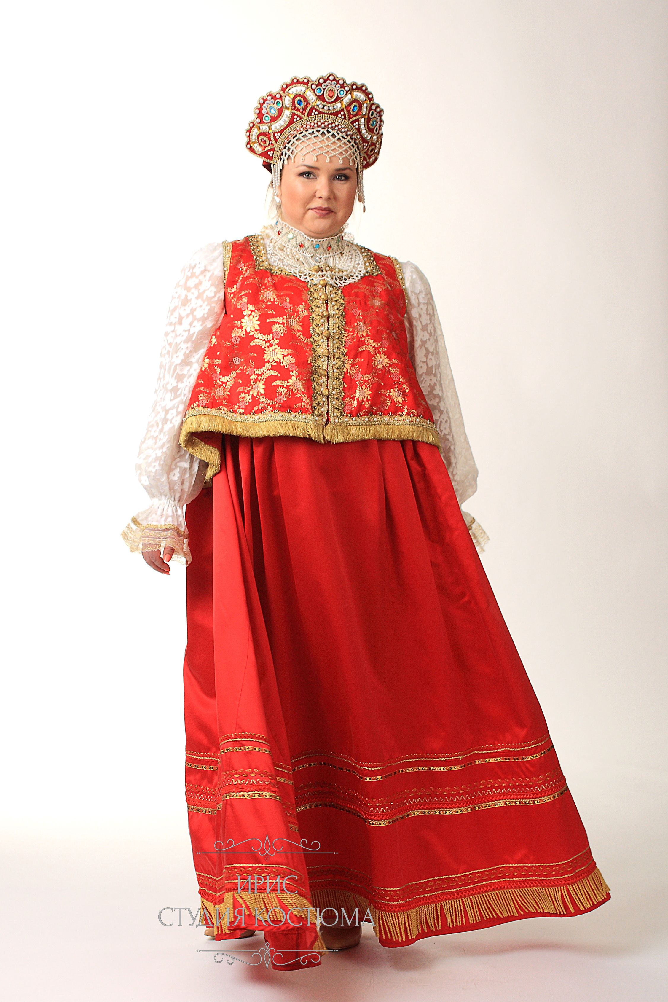 Русский народный костюм красный сарафан