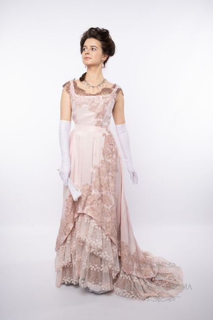 Розовое шелковое платье конца 19 века