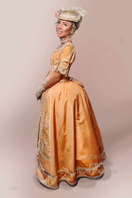 Оранжевое платье в стиле 18 века