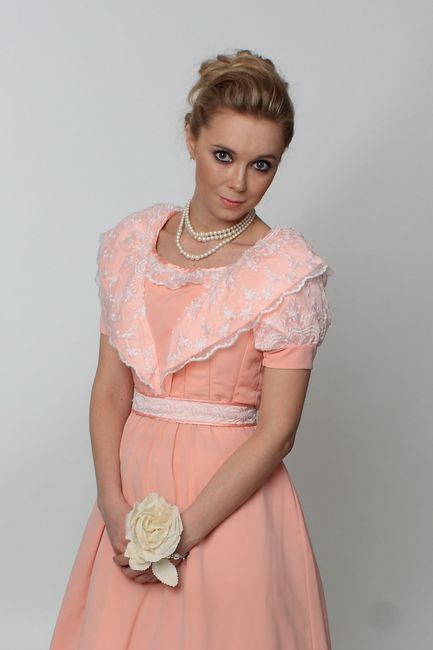 Бальное платье персикового цвета прокат