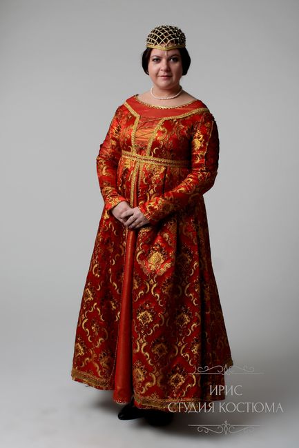 Платье эпохи возрождения красное